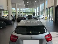 Usado Mercedes A180 AMG line 109 CV (80 kW) 2015 Gris / plata Utilitario