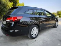 Usado Opel Astra 105 CV (77 kW) 2020 Negro Familiar