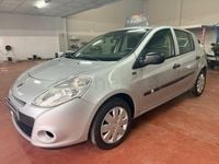 Usado Renault Clio IV 75 CV (55 kW) 2012 Gris / plata Berlina