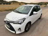 Usado Toyota Yaris City 69 CV (50 kW) 2017 Blanco Berlina