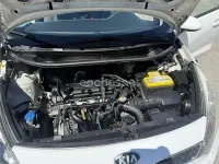 Usado Kia Rio 85 CV (62 kW) 2014 Blanco Berlina