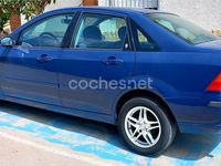 Begagnad Ford Focus Ghia 100 HK (73 kW) 2004 Blå Sedan