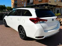 Usado Toyota Auris Hybrid 136 CV (100 kW) 2017 Blanco Familiar