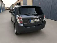 Usado Toyota Verso Live 126 CV (92 kW) 2010 Gris / plata Monovolumen