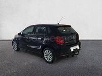 Usado VW Polo Advance 90 CV (66 kW) 2015 Negro Berlina