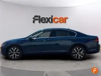 Usado VW Passat Executive 150 CV (110 kW) 2021 Azul Berlina
