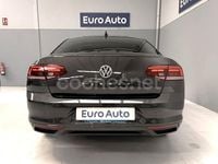 Usado VW Passat Executive 120 CV (88 kW) 2020 Gris / plata Berlina