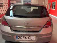 Usado Opel Astra Enjoy 115 CV (84 kW) 2009 Gris / plata Berlina