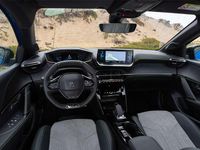 Usado Peugeot e-208 Allure 100 kW (136 CV) 2023 Blanco Utilitario