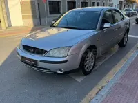 Usado Ford Mondeo Ambiente 110 CV (80 kW) 2002 Gris / plata Berlina