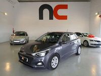 Usado Hyundai i20 75 CV (55 kW) 2019 Gris / plata Berlina