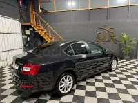 Usado Skoda Octavia Ambition 150 CV (110 kW) 2016 Negro Familiar