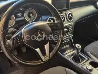 Usado Mercedes A180 Style 109 CV (80 kW) 2015 Rojo Utilitario