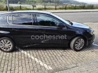 Usado Peugeot 308 Active 130 CV (95 kW) 2017 Negro Berlina