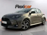 Usado Toyota Yaris Hybrid Active 116 CV (85 kW) 2025 Marrón Berlina