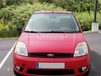 Usado Ford Fiesta 68 CV (50 kW) 2004 Rojo Coupe