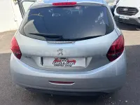 Usado Peugeot 208 Allure 82 CV (60 kW) 2018 Gris / plata Utilitario