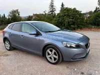 Usado Volvo V40 Momentum 120 CV (88 kW) 2018 Gris / plata Berlina