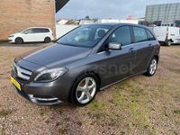 Usado Mercedes B180 109 CV (80 kW) 2013 Gris / plata Monovolumen