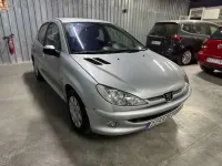Usado Peugeot 206 90 CV (66 kW) 2005 Gris Utilitario
