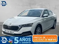 Usado Skoda Octavia Selection 150 CV (110 kW) 2023 Blanco Berlina