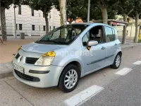 Usado Renault Modus Expression 80 CV (58 kW) 2005 Gris / plata Monovolumen
