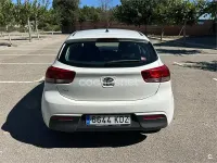 Usado Kia Rio 84 CV (61 kW) 2017 Blanco Berlina