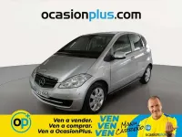 Usado Mercedes A180 109 CV (80 kW) 2011 Gris Utilitario