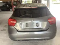 Usado Mercedes A180 Urban 121 CV (88 kW) 2013 Gris Utilitario