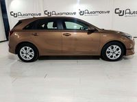 Usado Kia Ceed 101 CV (74 kW) 2023 Marrón Utilitario