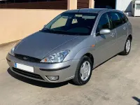 Usado Ford Focus Ghia 100 CV (73 kW) 2003 Gris / plata Berlina