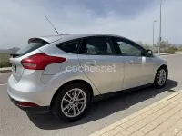 Usado Ford Focus Trend 125 CV (91 kW) 2017 Gris / plata Berlina