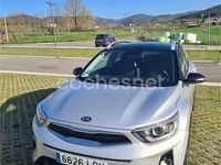 Usado Kia Stonic 120 CV (88 kW) 2019 Gris / plata SUV