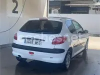 Usado Peugeot 206 60 CV (44 kW) 2001 Blanco Berlina