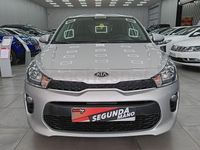 Usado Kia Rio 84 CV (61 kW) 2017 Gris / plata Berlina