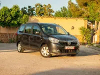 Usado Dacia Lodgy Lauréate 116 CV (85 kW) 2015 Gris / plata Monovolumen