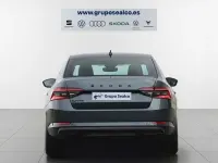Usado Skoda Superb SportLine 150 CV (110 kW) 2022 Gris Berlina