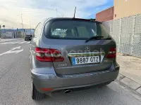 Usado Mercedes B180 109 CV (80 kW) 2010 Gris / plata Monovolumen