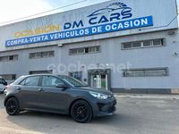 Usado Kia Rio GT-Line 84 CV (61 kW) 2022 Gris / plata Berlina