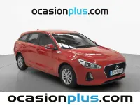 Usado Hyundai i30 120 CV (88 kW) 2018 Rojo Familiar