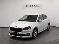 Usado Skoda Fabia Selection 95 CV (69 kW) 2025 Blanco Utilitario