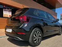 Usado VW Polo Life 95 CV (69 kW) 2022 Negro Utilitario