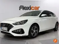 Usado Hyundai i30 120 CV (88 kW) 2021 Blanco Berlina