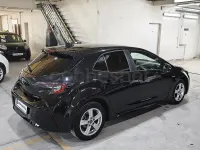 Usado Toyota Corolla Active 122 CV (89 kW) 2019 Negro Berlina