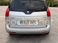 Usado Peugeot 5008 Allure 115 CV (84 kW) 2013 Gris / plata Monovolumen