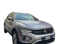 Usado VW T-Roc Life 110 CV (80 kW) 2023 Gris / plata SUV