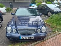 Usado Mercedes E270 Elegance 170 CV (125 kW) 2000 Azul Berlina