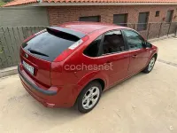 Usado Ford Focus Trend 115 CV (84 kW) 2007 Granate Berlina