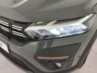Usado Dacia Sandero Extreme 100 CV (73 kW) 2025 Verde Berlina
