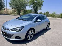 Usado Opel Astra GTC Sportive 136 CV (100 kW) 2016 Gris / plata Berlina